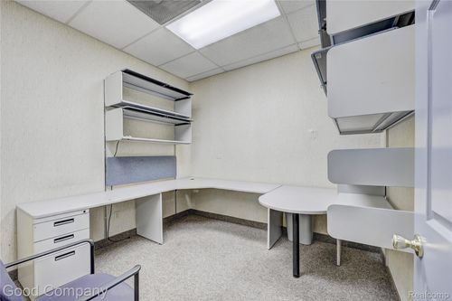 18735 Ecorse Rd, Allen Park, MI, 48101-2255 | Card Image