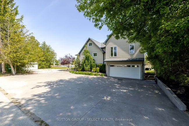 7474 Riverside Dr, House other with 3 bedrooms, 2 bathrooms and 6 parking in Port Franks ON | Image 5