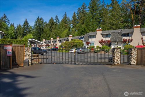 unit-4-8309 Cirque Dr W, University Place, WA, 98467-1802 | Card Image
