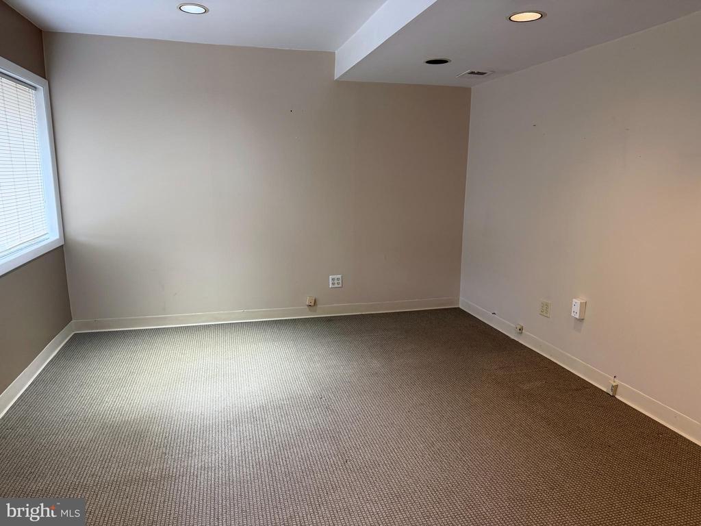 Commercial Lease in ABINGTON 4