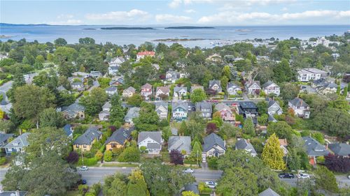 1579 Hampshire Rd, Oak Bay, BC, V8R5T4 | Card Image