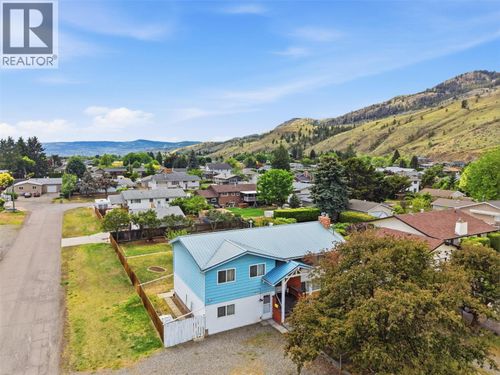 833 Mcarthur Dr, Kamloops, BC, V2B7L4 | Card Image