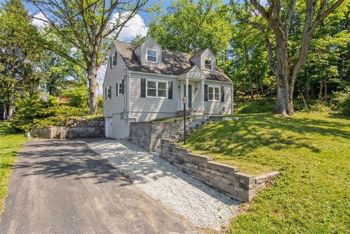 6 Suffolk Dr, Coraopolis, PA, 15108-3514 | Card Image