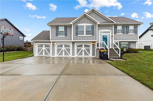 1002 W 10th Ave, Kearney, MO, 64060-8874 | Card Image