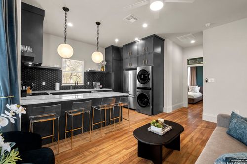 2-201 E Carson St, San Antonio, TX, 78208-1106 | Card Image