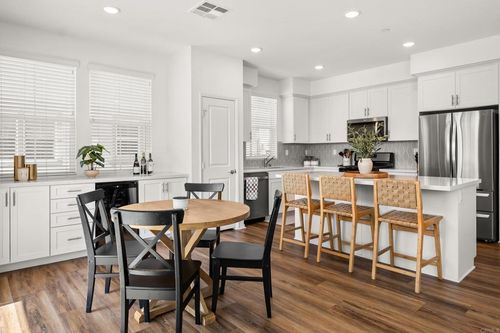 2328 Stardust Gln, Escondido, CA, 92025-6492 | Card Image