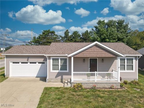 303 Spruce St, Barberton, OH, 44203-4283 | Card Image