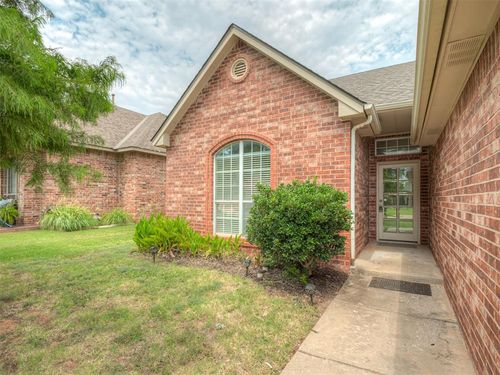 325 Crossland Ct, Edmond, OK, 73003-2175 | Card Image