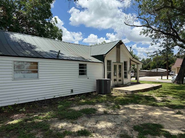 407 S Main St, House other with 2 bedrooms, 3 bathrooms and null parking in Burnet TX | Image 11