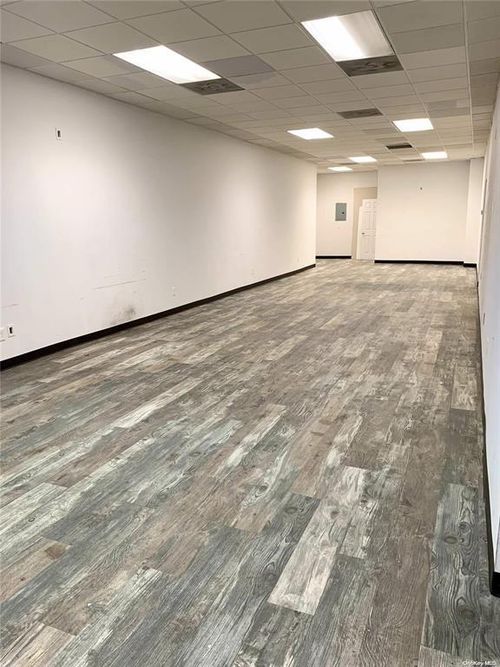 15 E Deer Park Rd, Dix Hills, NY, 11746-4870 | Card Image