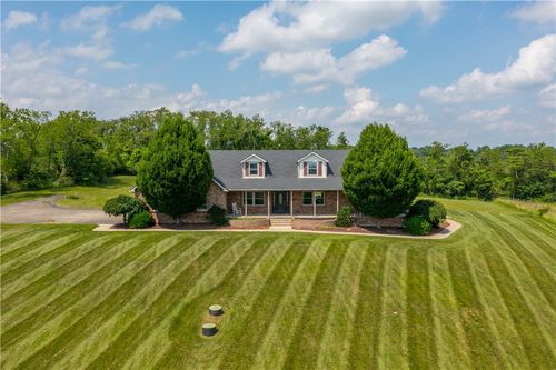 31 Sutton Ln, Washington, PA, 15301-8705 | Card Image