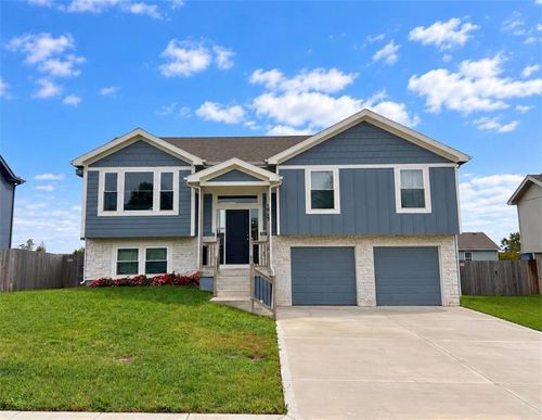 1913 Eagle Dr, Harrisonville, MO, 64701-6001 | Card Image