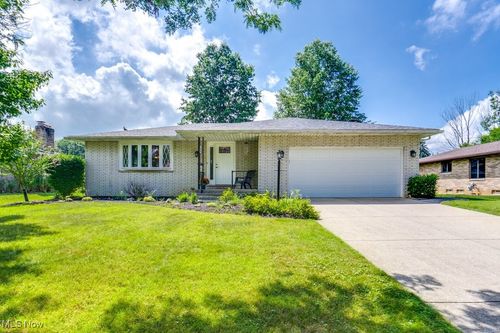 7680 Klein Dr, Middleburg Heights, OH, 44130-7121 | Card Image