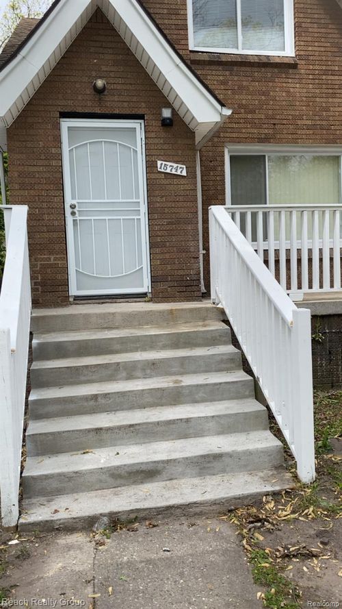 15747 Northlawn St, Detroit, MI, 48238-1153 | Card Image