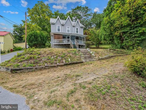 137 Hageman St, BERKELEY SPRINGS, WV, 25411-1609 | Card Image
