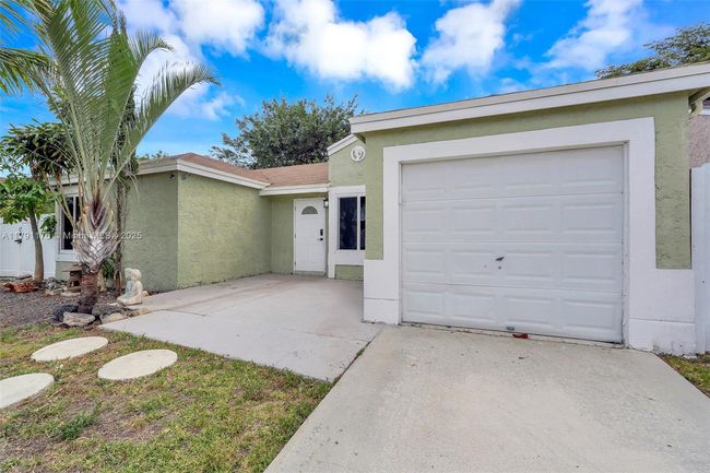 18982 Cloud Lake Cir, House other with 2 bedrooms, 2 bathrooms and null parking in Boca Raton FL | Image 47