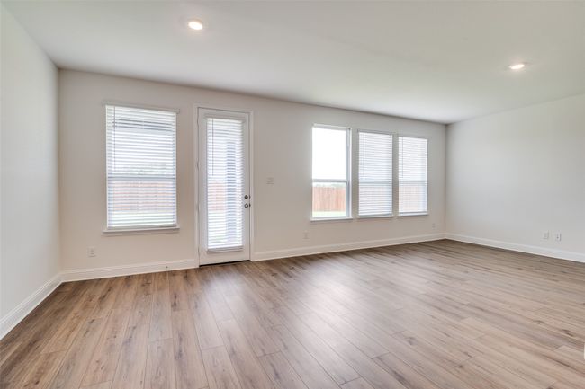719 Saint Lawrence Dr, House other with 4 bedrooms, 3 bathrooms and null parking in Seagoville TX | Image 6