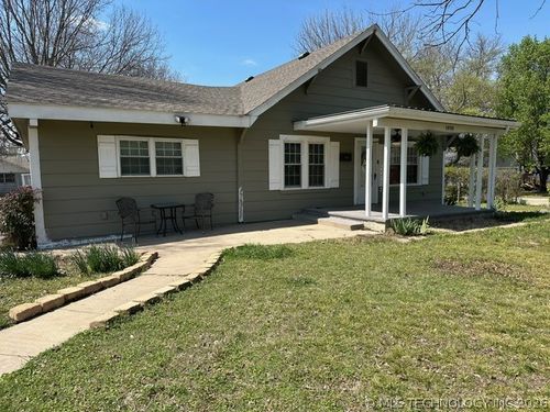1401 S Ash St, Ada, OK, 74820-8063 | Card Image
