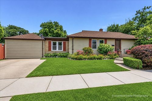 143 Woodstock Ave, Clarendon Hills, IL, 60514-1132 | Card Image