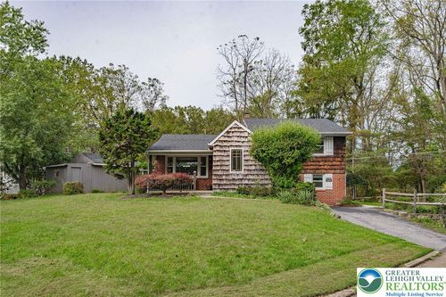 3105 Sussex Rd, Allentown, PA, 18103-6338 | Card Image