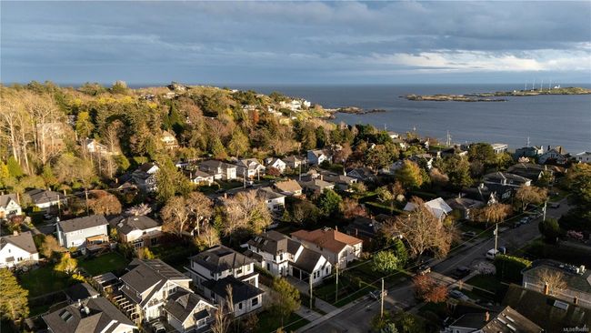 609 Oliver St, House other with 4 bedrooms, 4 bathrooms and 6 parking in Oak Bay BC | Image 4