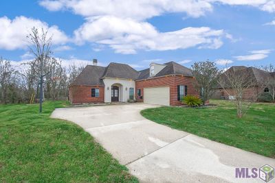 18011 Pierside Ln, House other with 4 bedrooms, 3 bathrooms and null parking in Prairieville LA | Image 1