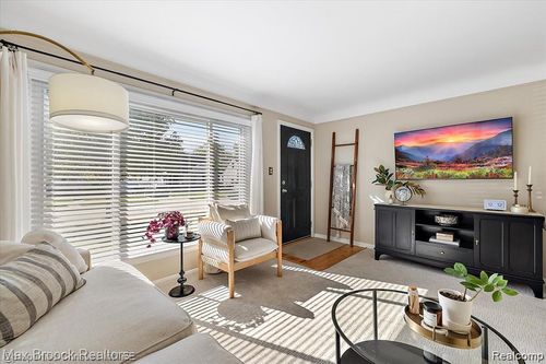 2105 Rowland Ave, Royal Oak, MI, 48067-4708 | Card Image