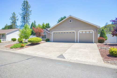 600 Yewwood Dr, Shady Cove, OR, 97539 | Card Image