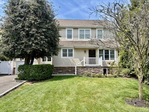 285 Broadway Greenlawn, Huntington, NY, 11743-5501 | Card Image
