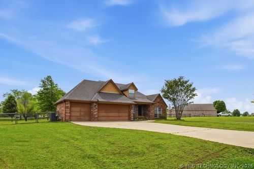 12101 N 168th East Ave, Collinsville, OK, 74021-5861 | Card Image