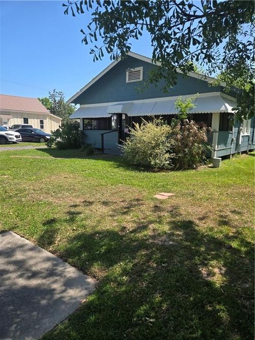 2130 Jefferson St, Mandeville, LA, 70448-5821 | Card Image