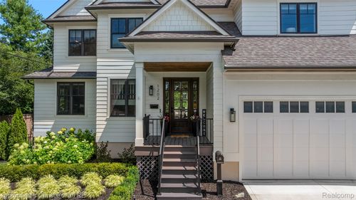 1202 N Pine St, Rochester, MI, 48307-1495 | Card Image