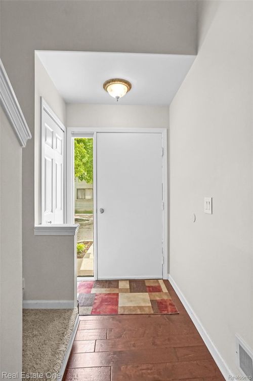 751 Eastbridge Ct, Rochester Hills, MI, 48307-4534 | Card Image