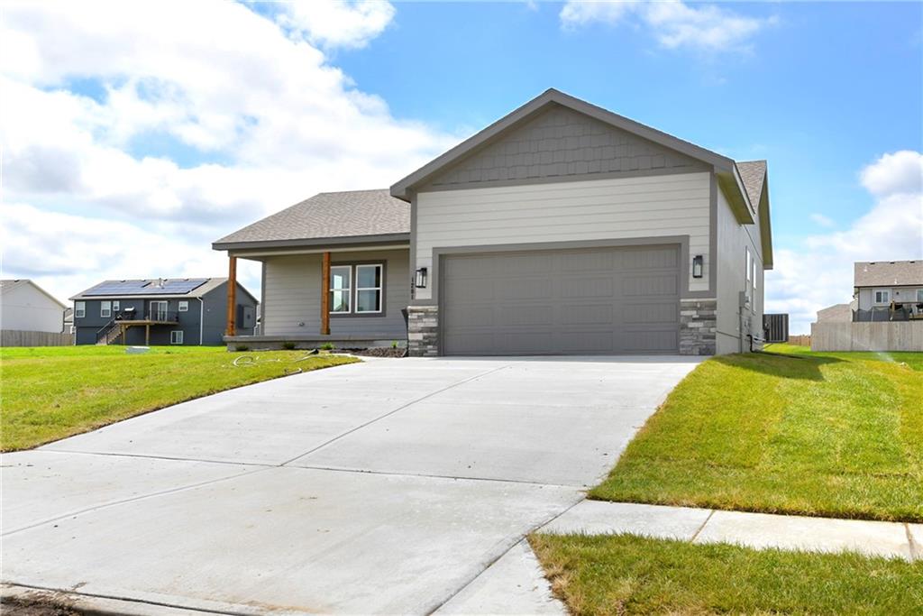 4th St, Oak Grove, MO 64075