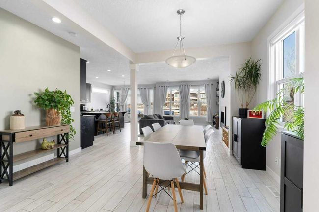 103 Cranarch Terrace Se, Home with 3 bedrooms, 2 bathrooms and 2 parking in Calgary AB | Image 2