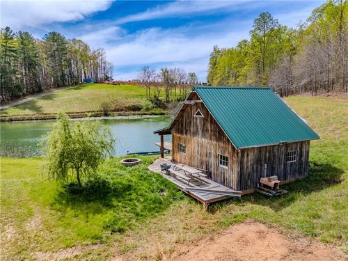 585 Oak Grove Church Rd, Mount Airy, NC, 27030-9029 | Card Image