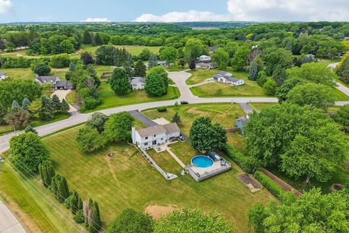 W276S9060 Hidden Lakes Drive, Vernon, WI, 53149 | Card Image