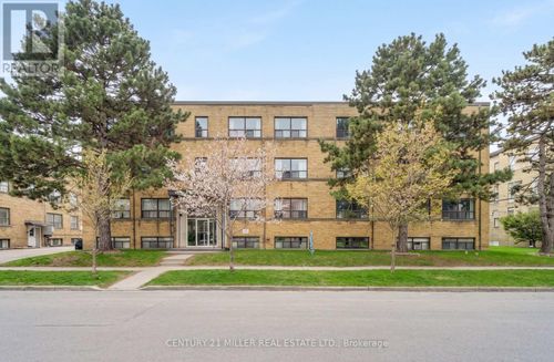 2-6 Saranac Boulevard, Toronto (Englemount-Lawrence), ON, M6A2G3 | Card Image