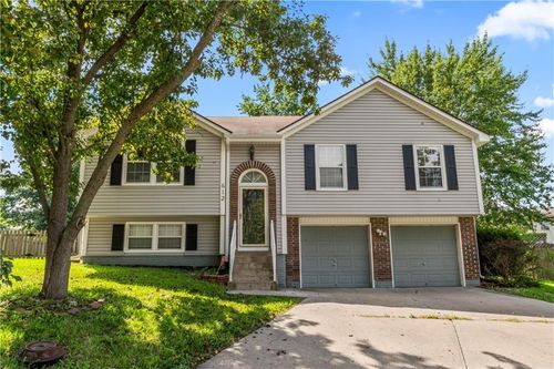 612 Steeple Ct, Blue Springs, MO, 64014-3848 | Card Image