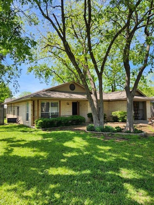 226 S Prairie St, Pilot Point, TX, 76258-4502 | Card Image