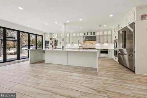 4702 Leighfield Valley Dr, Chantilly, VA, 20151-2326 | Card Image