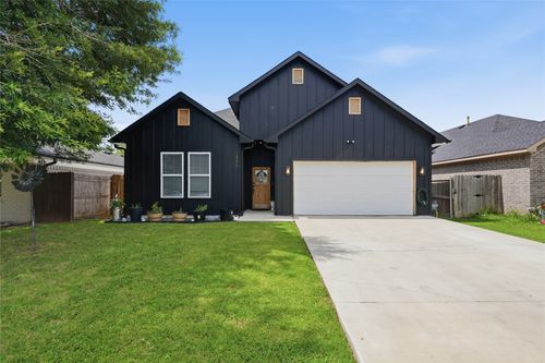 1805 San Antonio St, Grand Prairie, TX, 75051-1330 | Card Image