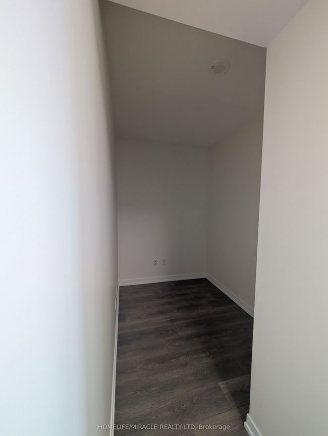 1611 - 2520 Eglinton Ave W, Condo with 3 bedrooms, 2 bathrooms and 1 parking in Mississauga ON | Image 6