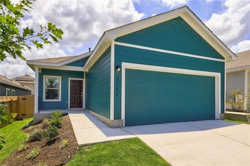 7109 Spirit Hill Rd, Austin, TX, 78744-3352 | Card Image