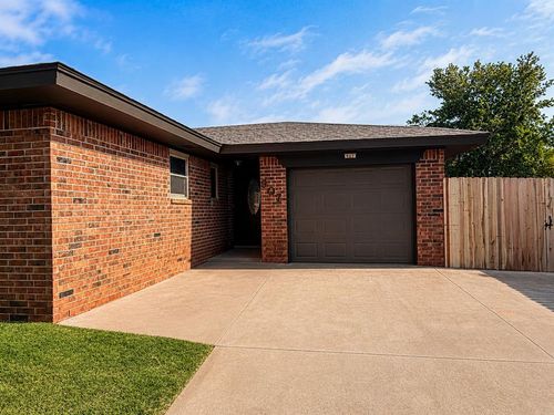 907 W Daniel St, Weatherford, OK, 73096-4419 | Card Image