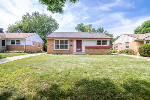 555 Robertson St, Wauwatosa, WI, 53213-3333 | Card Image