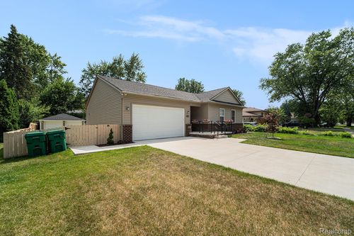 31505 Pierce St, Garden City, MI, 48135-1483 | Card Image