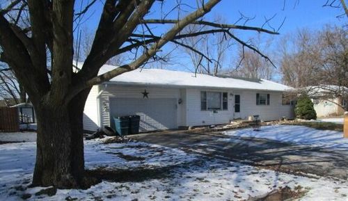 909 S Rollins St, CENTRALIA, MO, 65240-1607 | Card Image