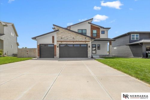 305 Otoe Dr, Yutan, NE, 68073-6401 | Card Image