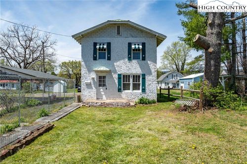 227 N Murphey St, Mountain City, TN, 37683-1315 | Card Image